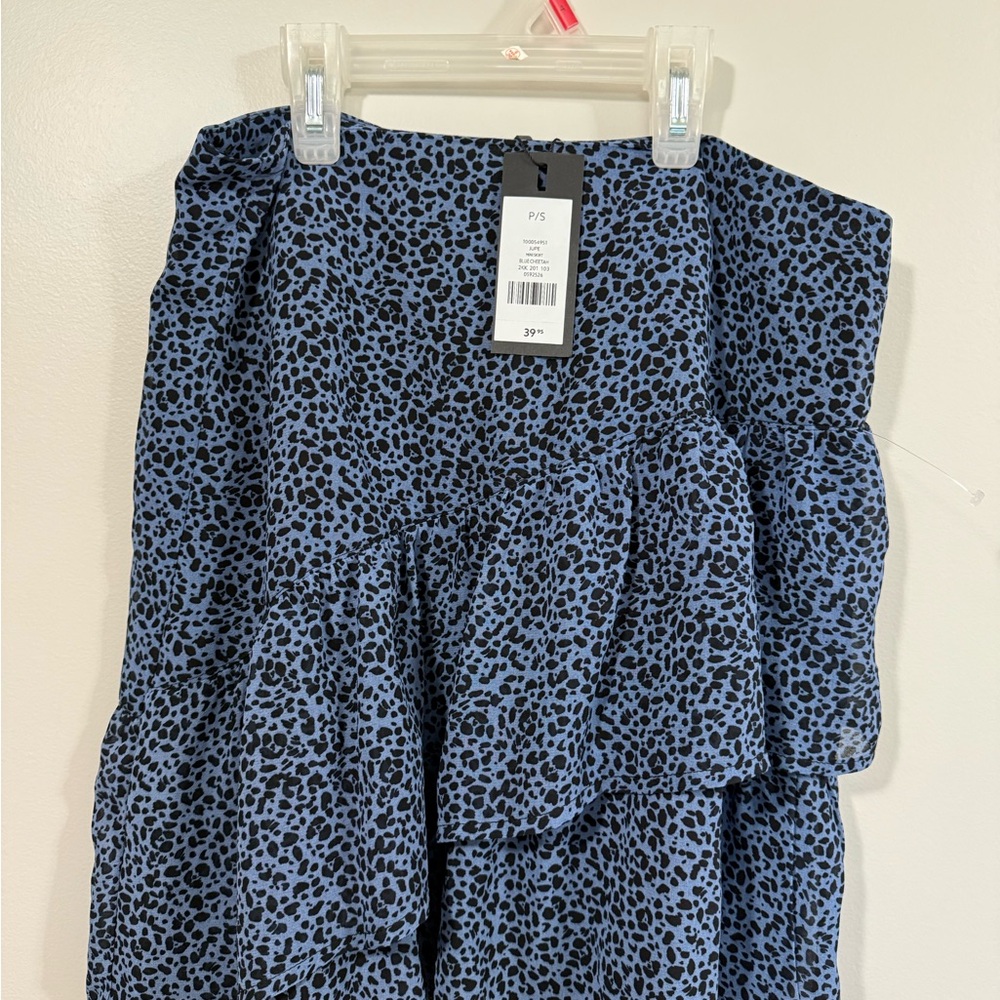 💙Dynamite Midnight Blue and Black Patterned Skirt